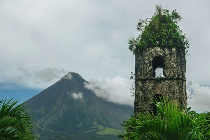 Les esprits des falaises : voyage au cœur d’un rituel ancestral des Philippines