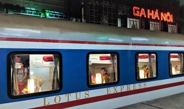 Lotus Express Train3